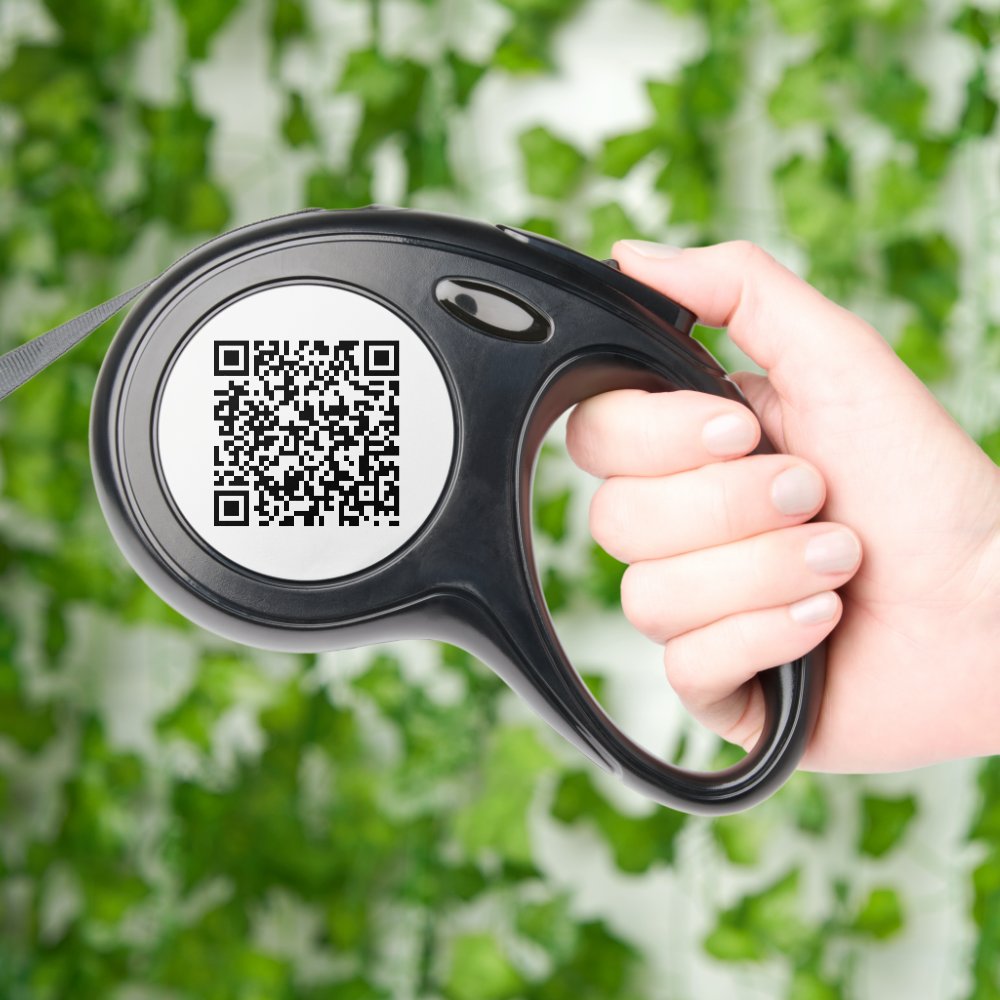Retractable Leash Featuring Your Pet’s QR Info